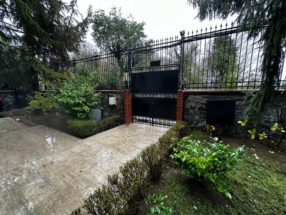 Acarkent'te Yüksek Konumlu Önü Açık Modern Satılık Villa
