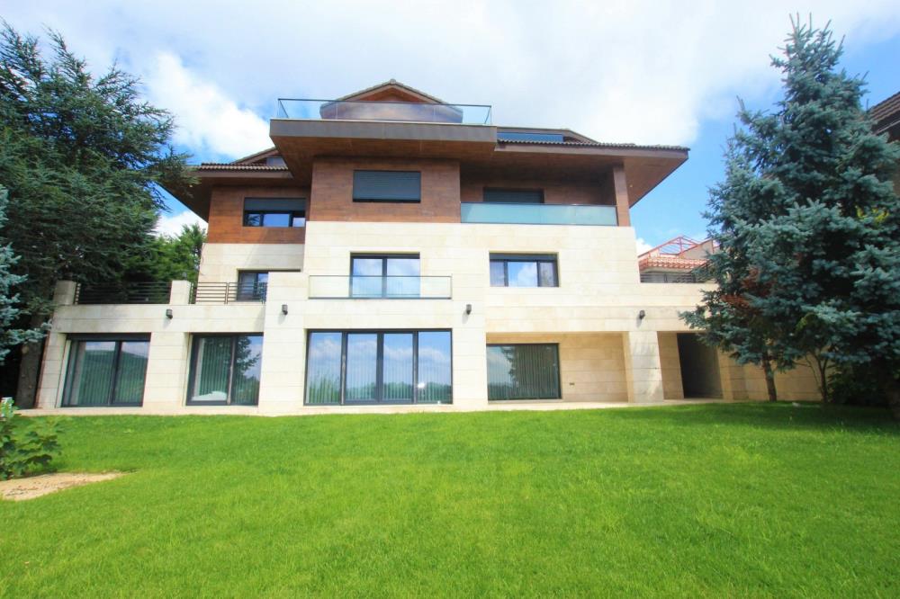 Acarkent'te Yüksek Konumlu Büyük Bahçeli Özel Sokakta BR Tipi Villa