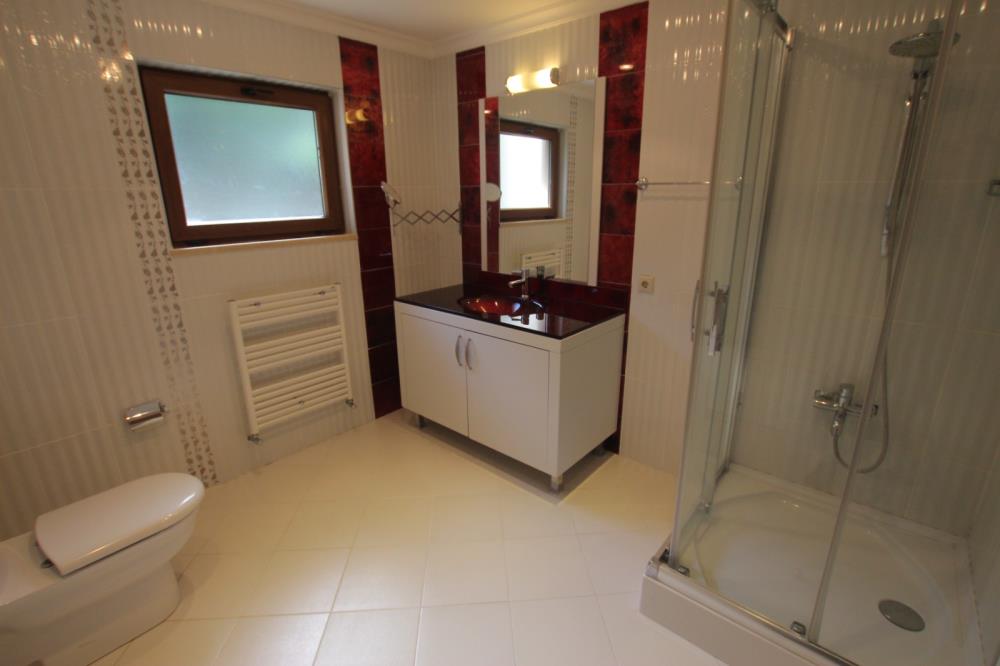 Acarkent'te Özel Güvenlikli Sokakta 1300 m2 Arsa Payına Sahip Satılık Villa