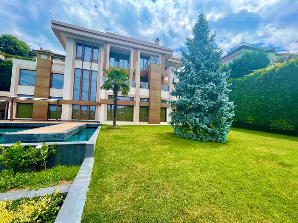 Acarkent'te Ultra Modern Dekorasyonlu Büyük Bahçeli Havuzlu A Tipi Villa