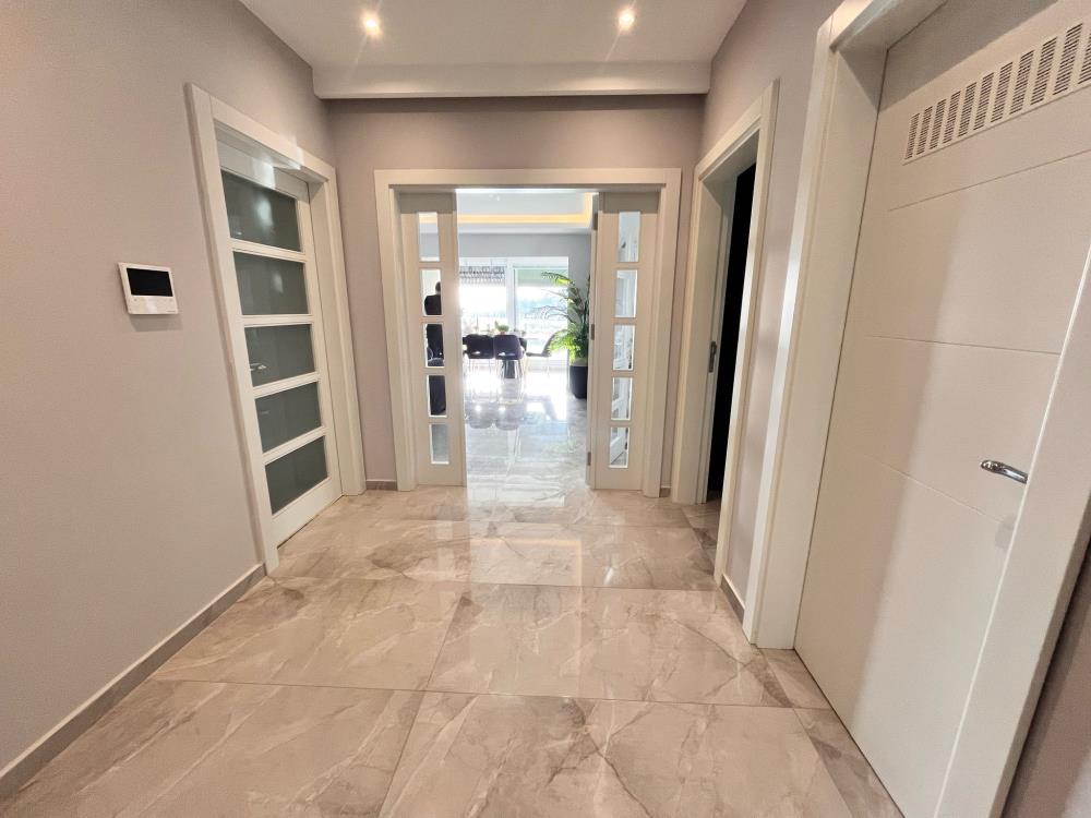 Acarkent'te Yüksek Konumlu Komple Yenilenmiş Masrafsız Satılık C Tipi Villa