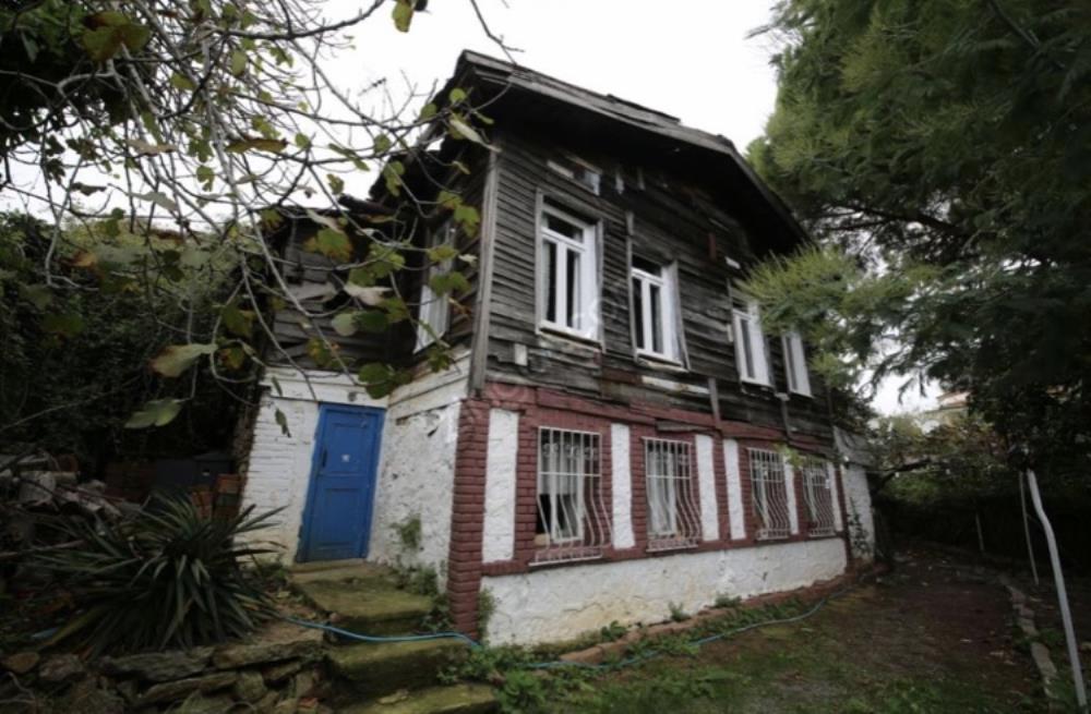 ANADOLUHİSARI'NDA SATILIK TARİHİ KÖŞK