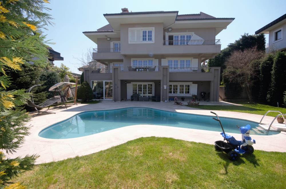 Acarkent'te Özel Sokakta Konaklar Manzaralı Düz Girişli Kiralık Villa