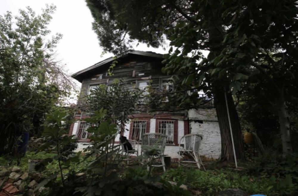 ANADOLUHİSARI'NDA SATILIK TARİHİ KÖŞK