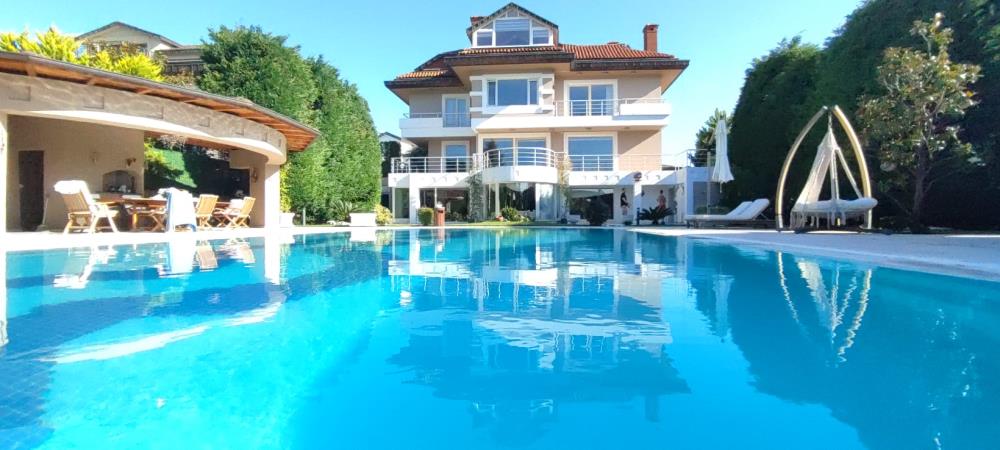 Acarkent'te Beykoz Konaklar Manzaralı Büyük Bahçeli BR Tipi Villa