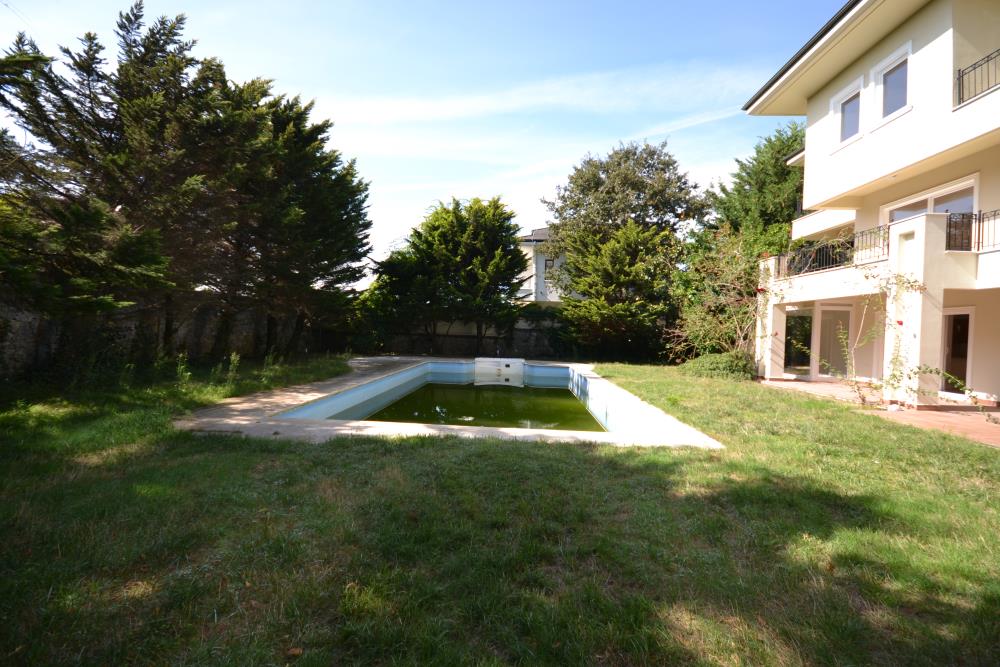 Acarkent'te A Güvenlik Kapısına Yakın İzole Bahçeli Masrafsız Kiralık Villa