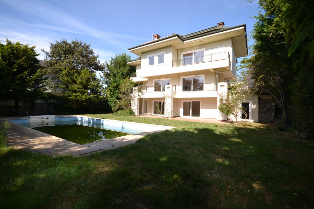 Acarkent'te A Güvenlik Kapısına Yakın İzole Bahçeli Masrafsız Kiralık Villa