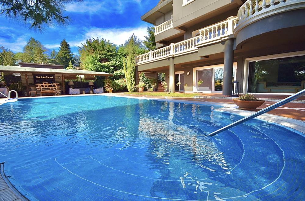 Acarkent’te Yüksek Konumlu Lüks ve Özel Tasarımlı A Tipi Villa