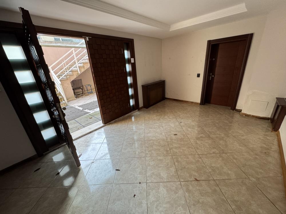 Acarkent'te Kiralık Köşe Konumlu, Havuzlu ve İzole Büyük Bahçeli Villa