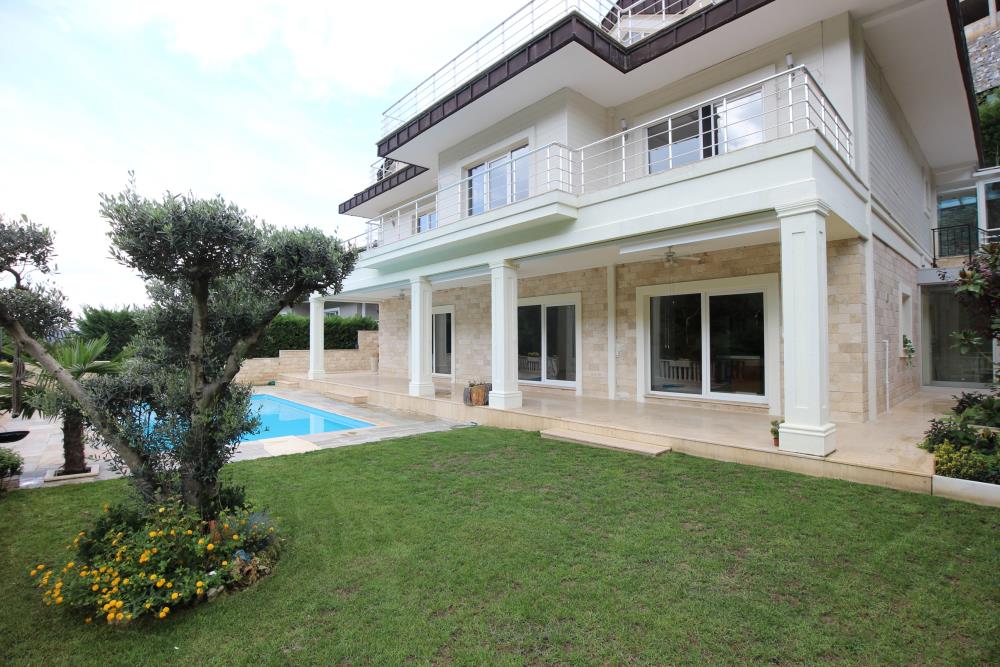 Acarkent'te Orman Manzaralı Güney Cepheli 2.5 Katlı Kompakt Villa