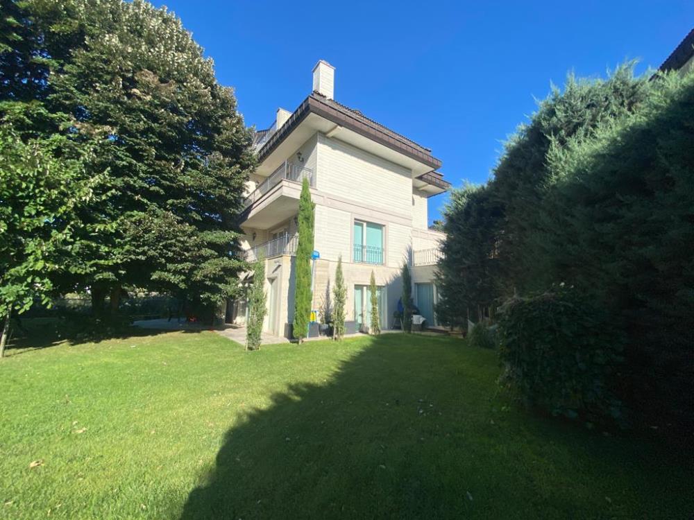 Acarkent'te Eşsiz Konumda, Beykoz Konaklar Manzaralı Lüks B Tipi Villa
