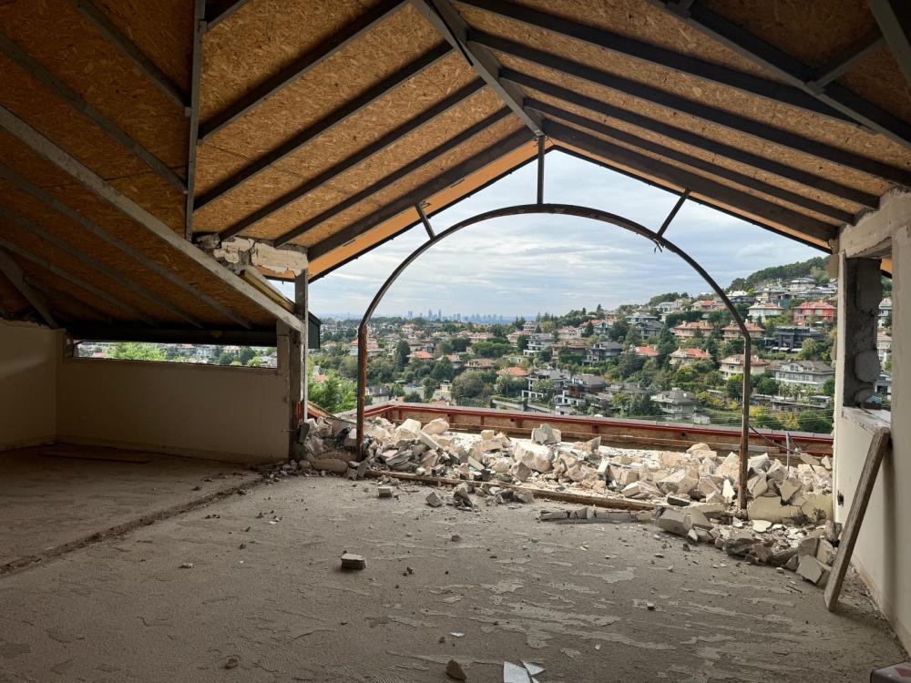 Acarkent'te Çelik Çatılı Deprem Güçlendirmeleri Yapılmış Kaba Villa