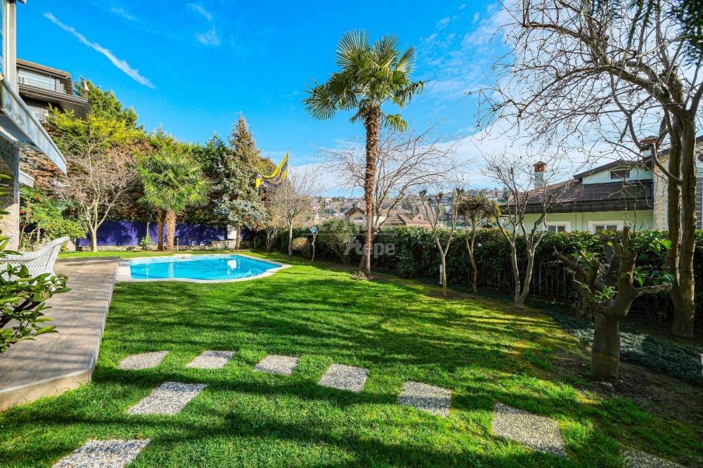 Acarkent'te A Güvenlik Kapısına Yakın İzole Bahçeli Havuzlu Saunalı Satılık Villa