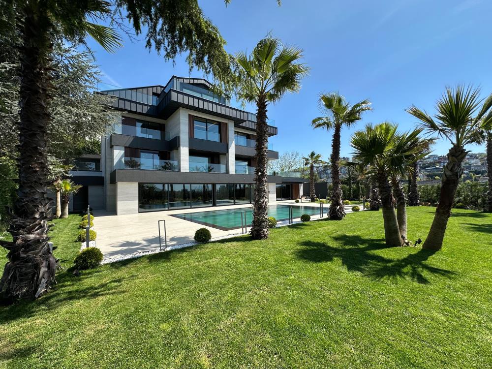 Acarkent'te Köşe Konumlu Komple Revize Edilmiş Modern Villa
