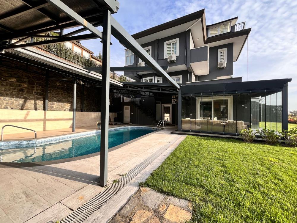 Acarkent'te Yüksek Konumlu Komple Yenilenmiş Masrafsız Satılık C Tipi Villa