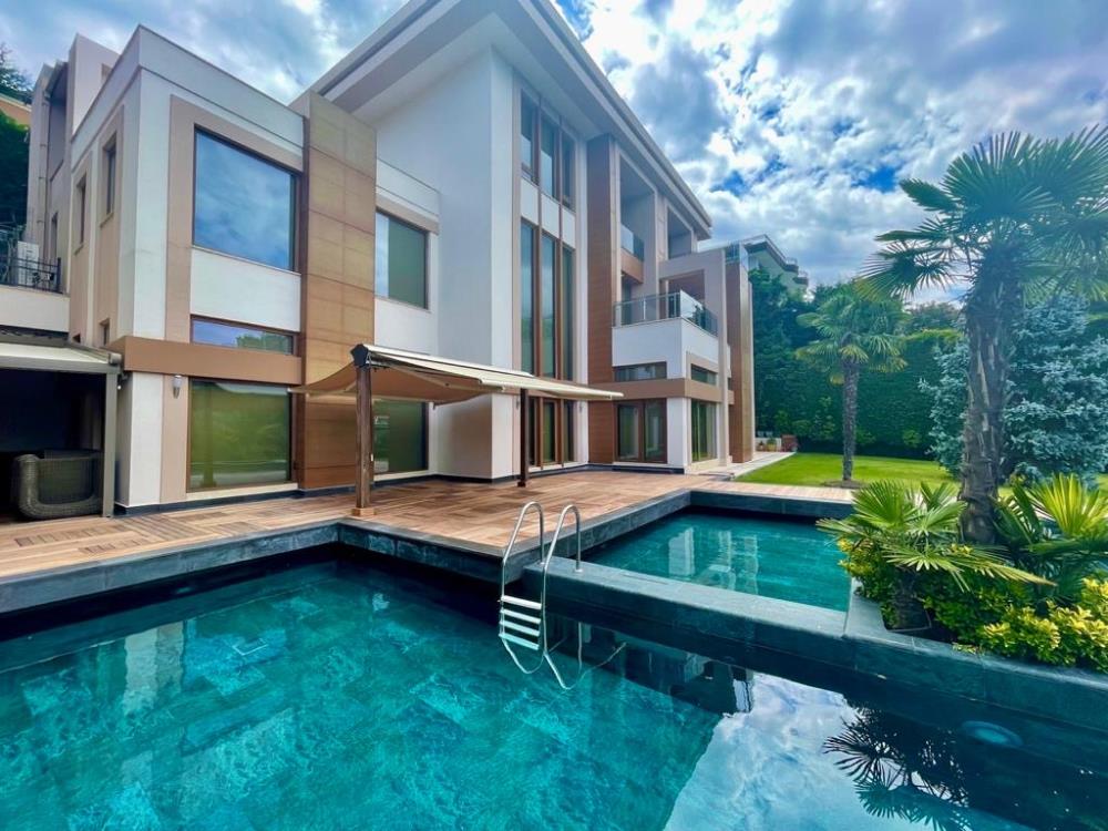 Acarkent'te Ultra Modern Dekorasyonlu Büyük Bahçeli Havuzlu A Tipi Villa