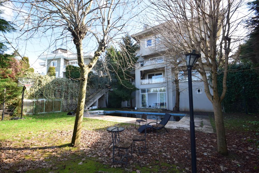 Acarkent'te Boğaz Manzaralı Büyük Bahçeli Hakim Konumlu B Tipi Villa