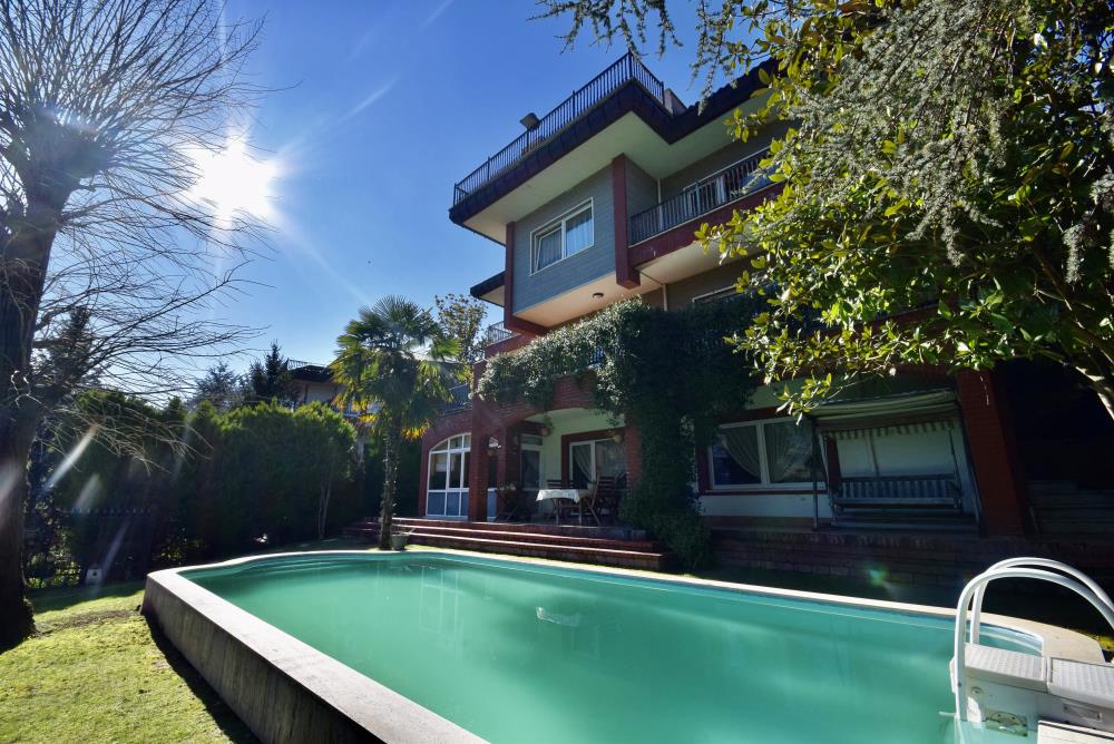 Acarkent'te Merkezi Konumda, Güney Cepheli, Havuzlu ve İzole Bahçeli