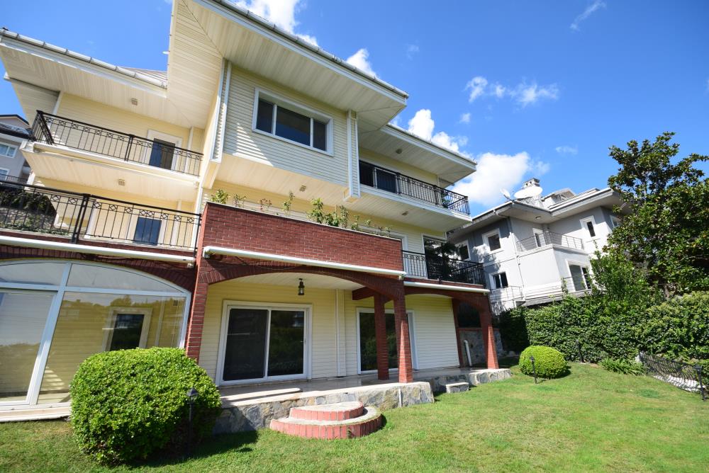 Acarkent'te Merkezi Konumda Güney Cepheli Havuzlu Kiralık C Tipi Villa