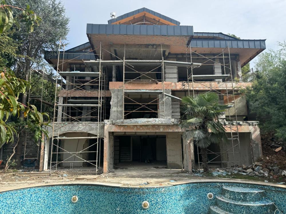 Acarkent'te Çelik Çatılı Deprem Güçlendirmeleri Yapılmış Kaba Villa