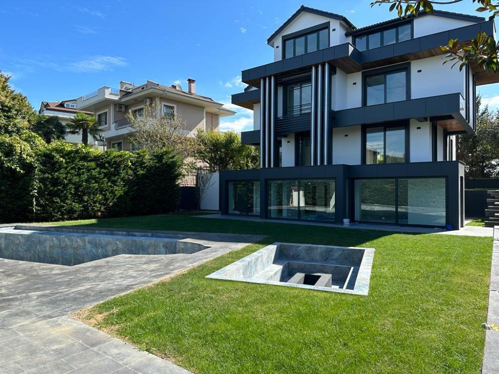 Acarkent'te Lüks ve Modern Tasarıma Sahip CR Tipi Satılık Villa