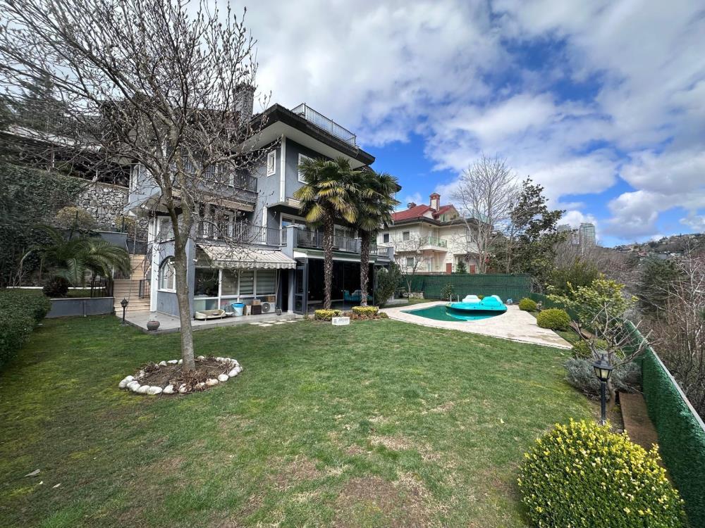 Acarkent'te Merkezi Konumda Havuzlu Düz Girişli C Tipi Satılık Villa