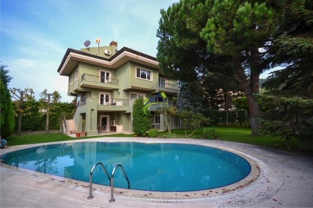 Acarkent'te A Güvenlik Kapısına Yakın İzole Geniş Bahçeli Yatırımlık B Tipi Fırsat Villa