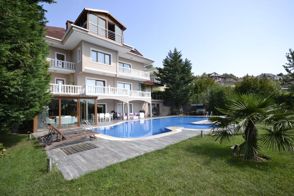 Acarkent'te Büyük Bahçeli Eşyalı ve Eşyasız Seçenekleri İle Kiralık Villa