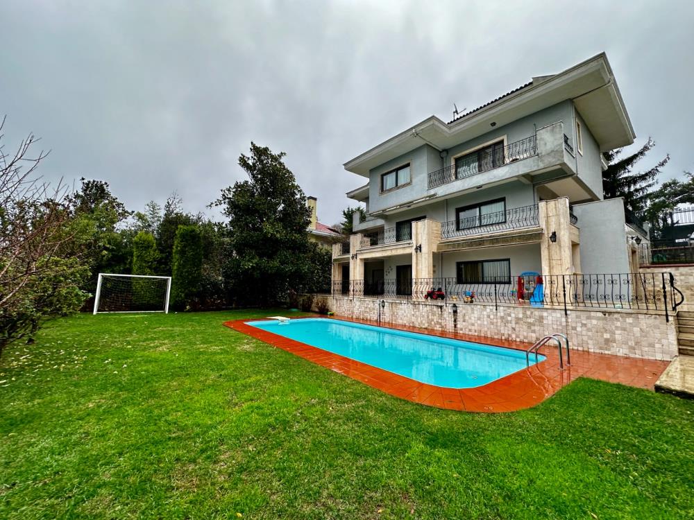 Acarkent'te Yüksek Konumlu Önü Açık Modern Satılık Villa