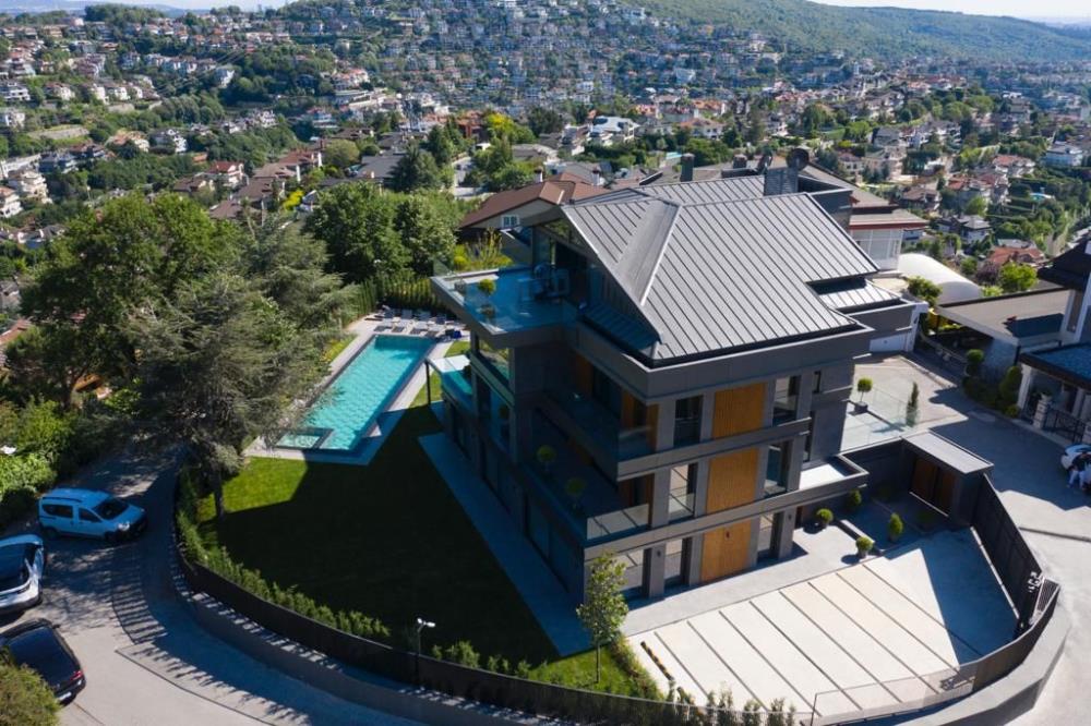 Acarkent'te Özel Konumda Köşe Parsel Full Eşyalı Modern Satılık Villa